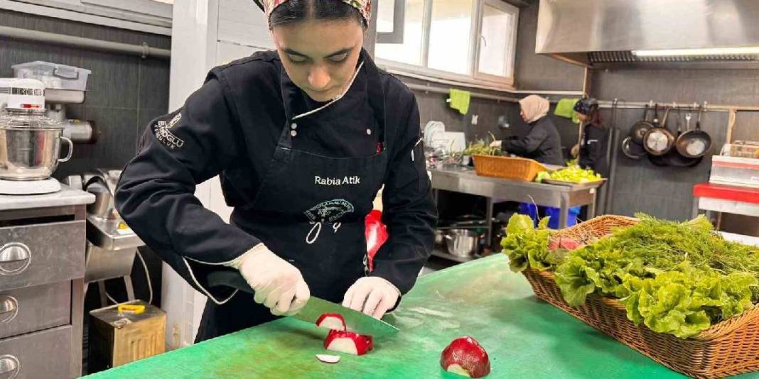 Kendileri yetiştirdi kendileri topladı! Fakülte hasadı başladı 5
